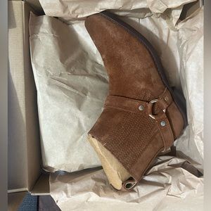 The Santiago Western Ankle Boots in Suede